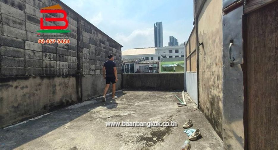 For sale 2 bedrooms retail Space in Phra Khanong, Bangkok
