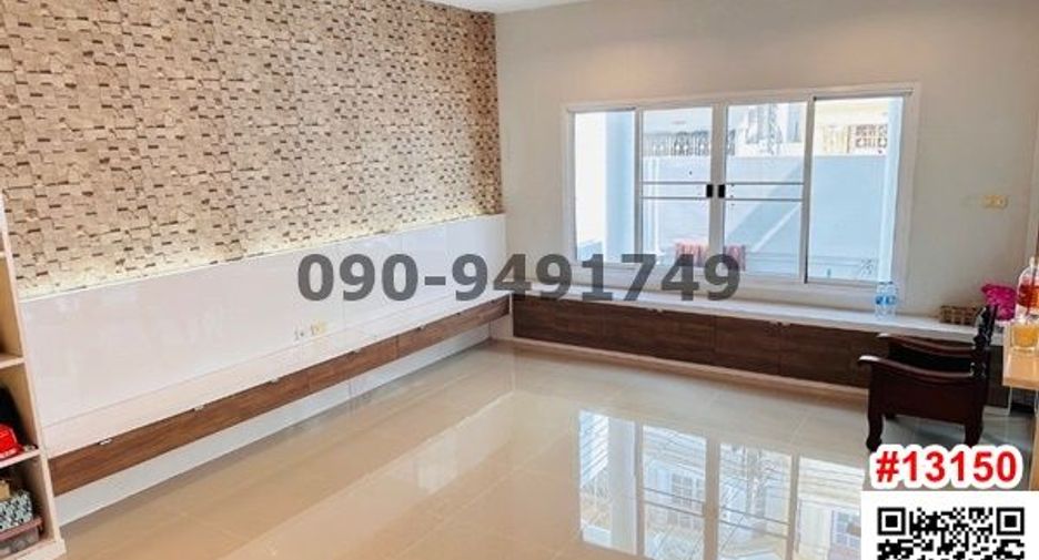 For rent 4 bedrooms townhouse in Yan Nawa, Bangkok