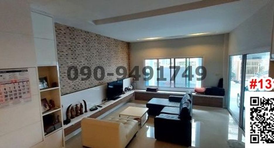 For rent 4 bedrooms townhouse in Yan Nawa, Bangkok