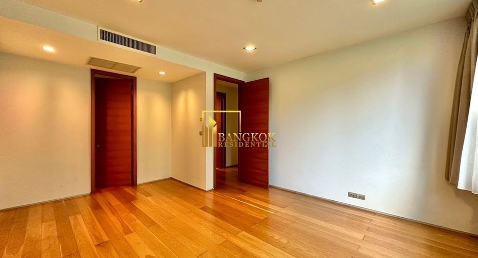 For rent 3 bedrooms condo in Khlong Toei, Bangkok