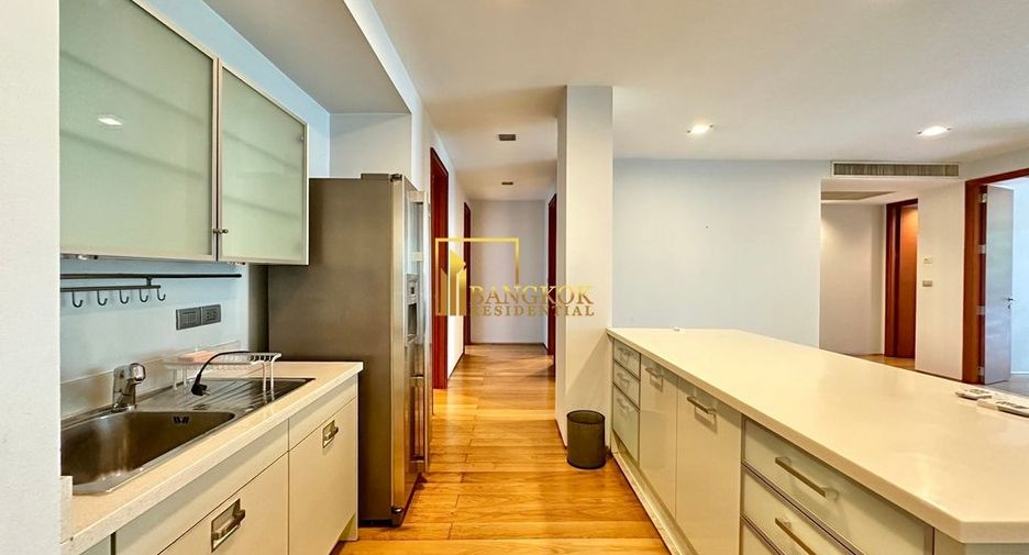 For rent 3 bedrooms condo in Khlong Toei, Bangkok