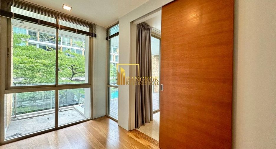 For rent 3 bedrooms condo in Khlong Toei, Bangkok