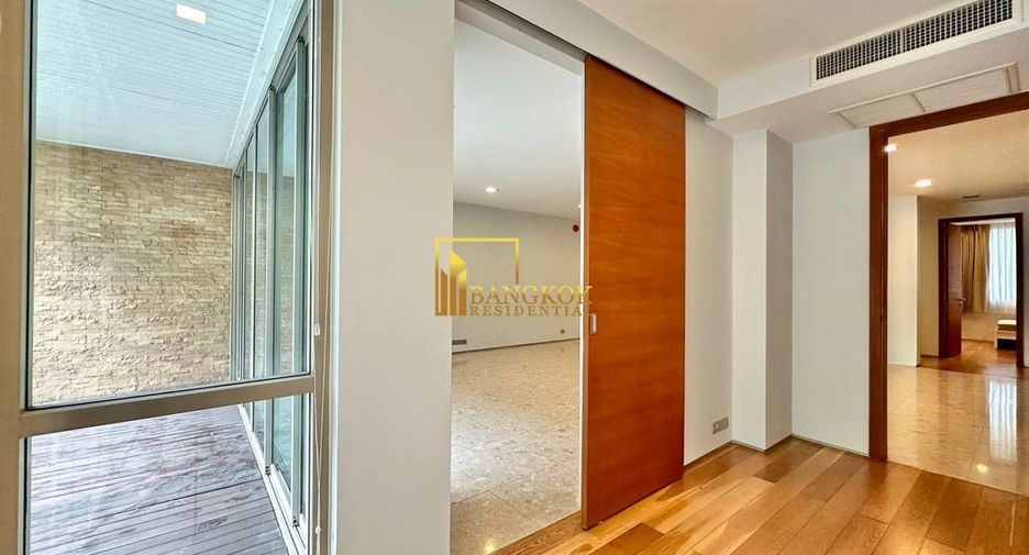For rent 3 bedrooms condo in Khlong Toei, Bangkok