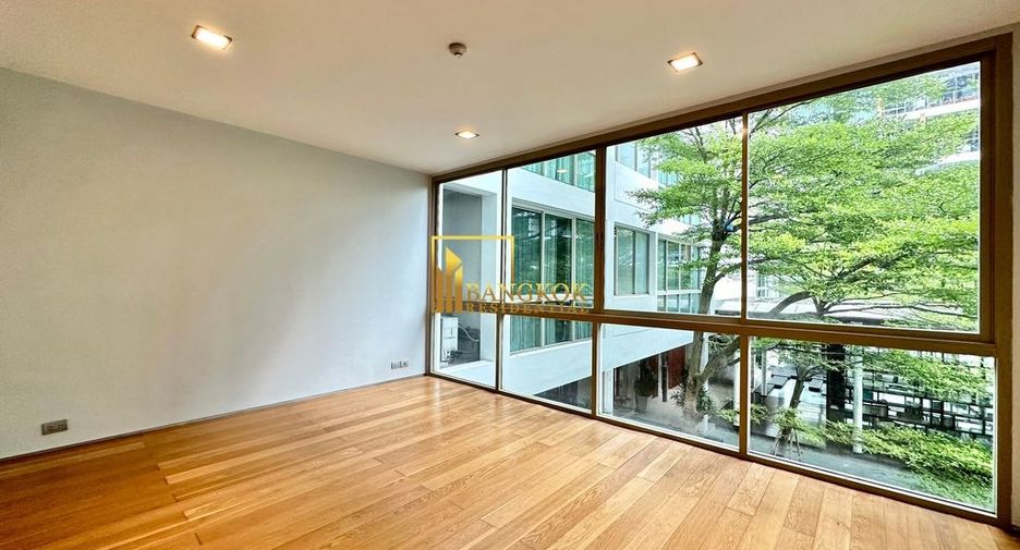 For rent 3 bedrooms condo in Khlong Toei, Bangkok