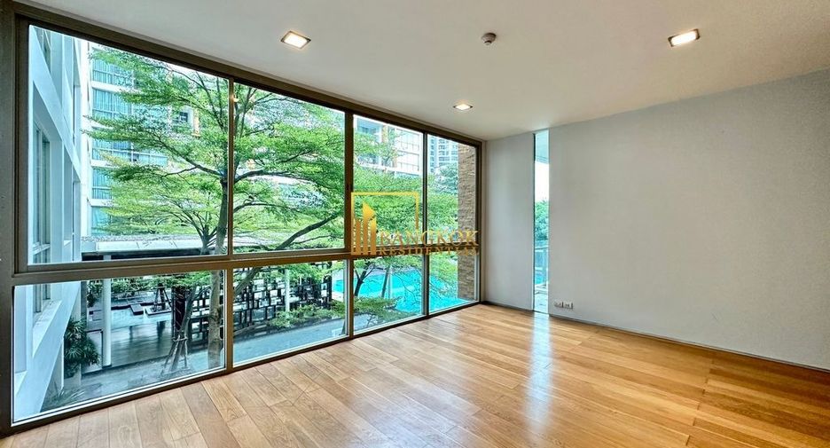 For rent 3 bedrooms condo in Khlong Toei, Bangkok
