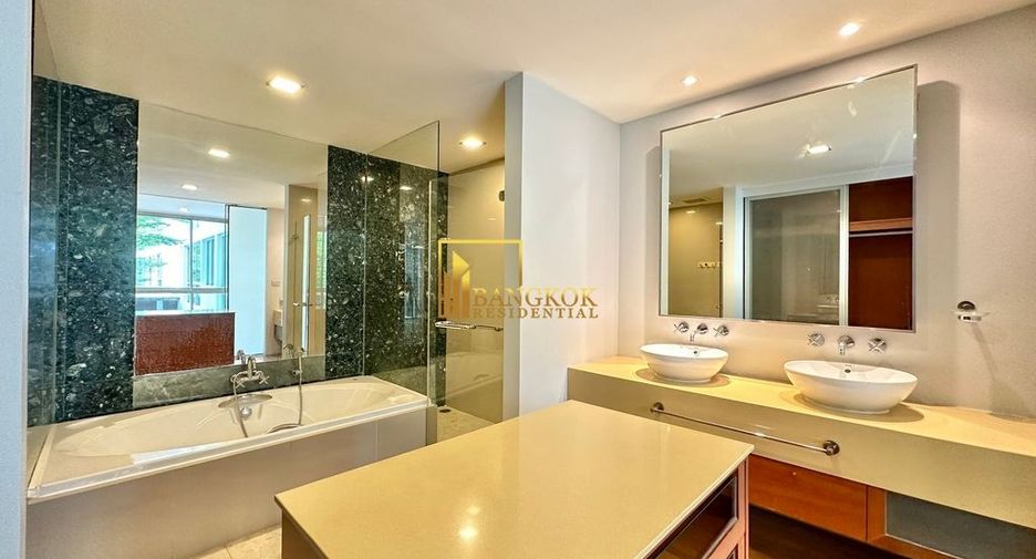For rent 3 bedrooms condo in Khlong Toei, Bangkok