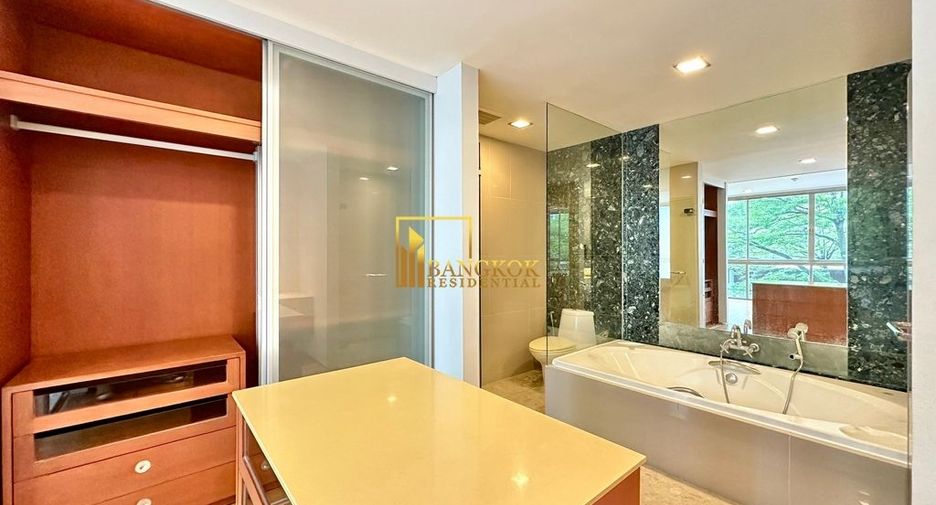 For rent 3 bedrooms condo in Khlong Toei, Bangkok