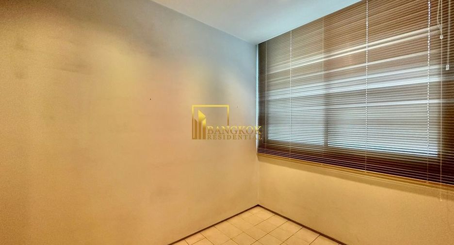For rent 3 bedrooms condo in Khlong Toei, Bangkok