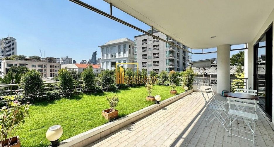 For rent 2 bedrooms apartment in Watthana, Bangkok