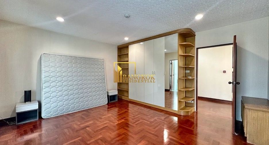 For rent 2 bedrooms apartment in Watthana, Bangkok