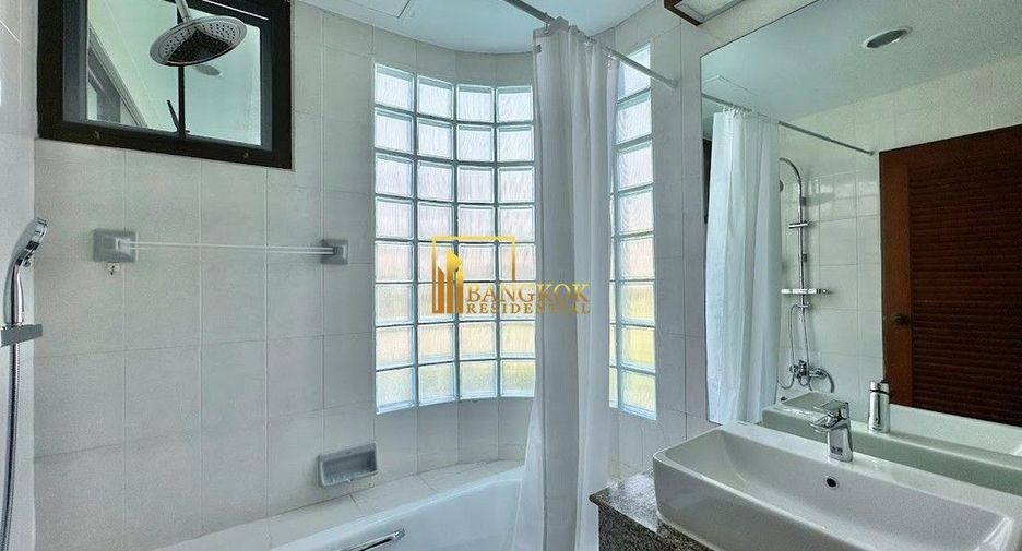 For rent 2 bedrooms apartment in Watthana, Bangkok