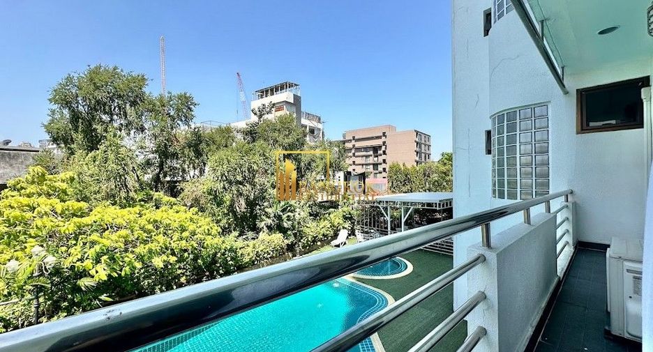 For rent 2 bedrooms apartment in Watthana, Bangkok