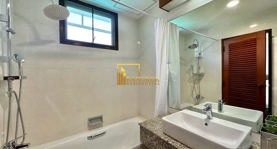 For rent 2 bedrooms apartment in Watthana, Bangkok