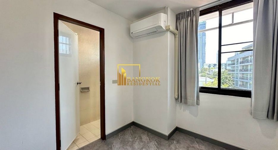 For rent 2 bedrooms apartment in Watthana, Bangkok