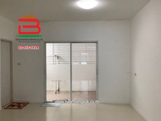 For sale 4 Beds townhouse in Lam Luk Ka, Pathum Thani