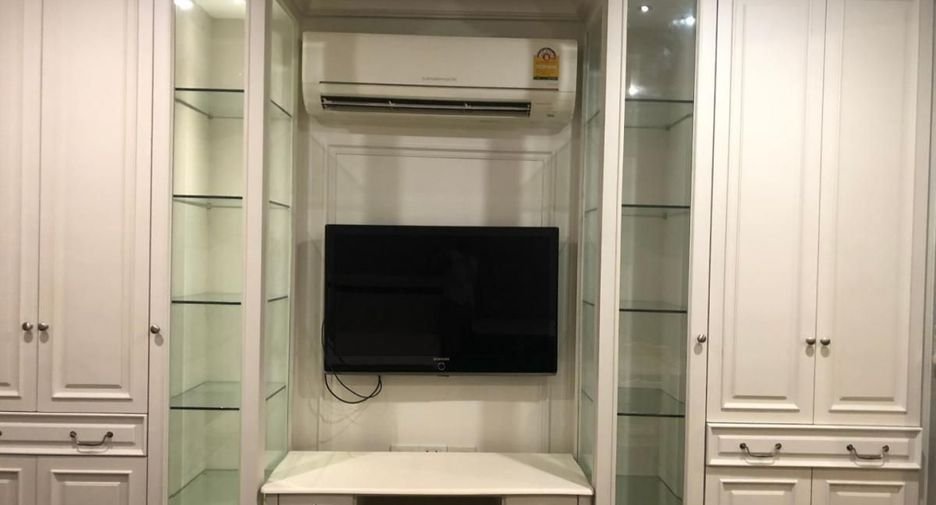 For rent 2 bedrooms condo in Bang Rak, Bangkok