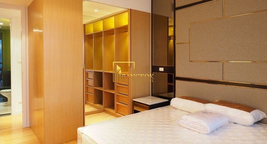 For rent 2 bedrooms condo in Yan Nawa, Bangkok