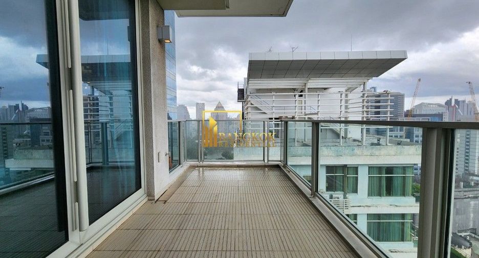 For rent 2 bedrooms condo in Pathum Wan, Bangkok