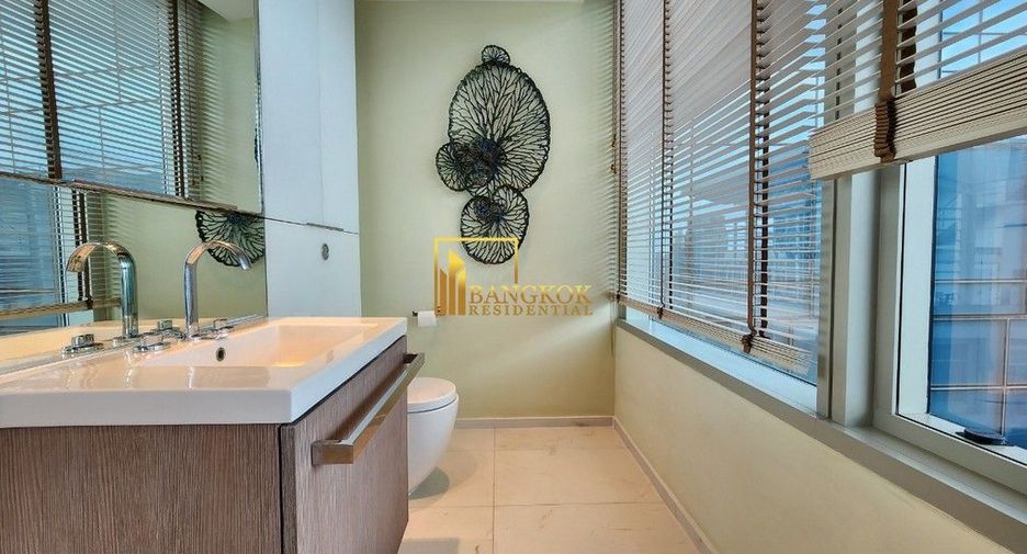 For rent 2 bedrooms condo in Pathum Wan, Bangkok