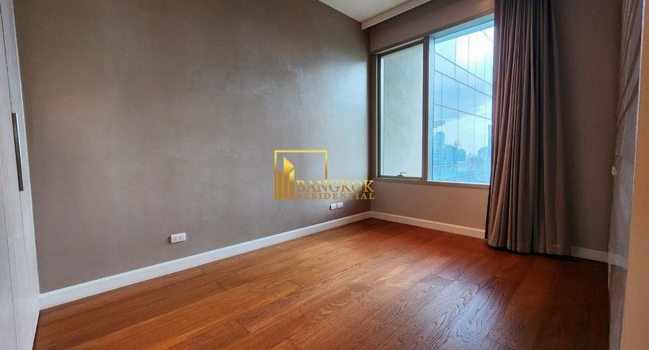 For rent 2 bedrooms condo in Pathum Wan, Bangkok