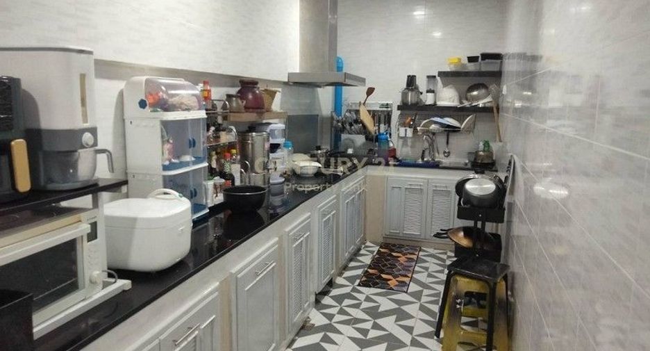 Продажа 5 спальни таунхаус в Банг Кхо Лаем, Бангкок