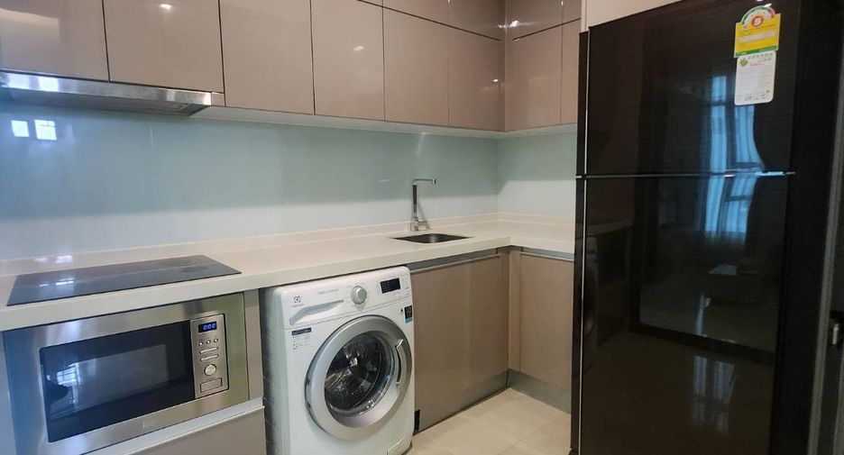 For rent 2 ベッドルーム condo in Phra Khanong, Bangkok