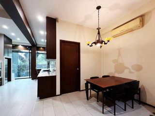 Reihenhaus zur Miete mit 4 Zimmer in Watthana, Bangkok