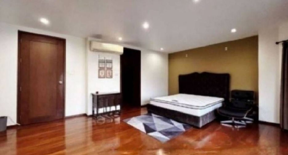 Reihenhaus zur Miete mit 4 Zimmer in Watthana, Bangkok