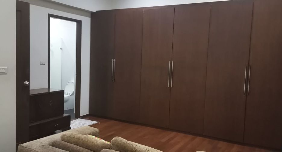 Reihenhaus zur Miete mit 4 Zimmer in Watthana, Bangkok
