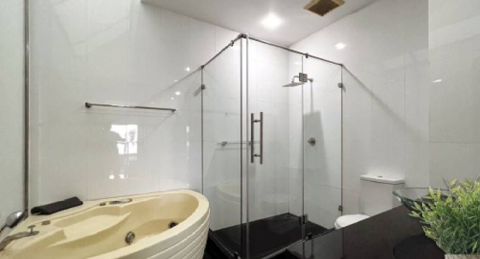 Reihenhaus zur Miete mit 4 Zimmer in Watthana, Bangkok