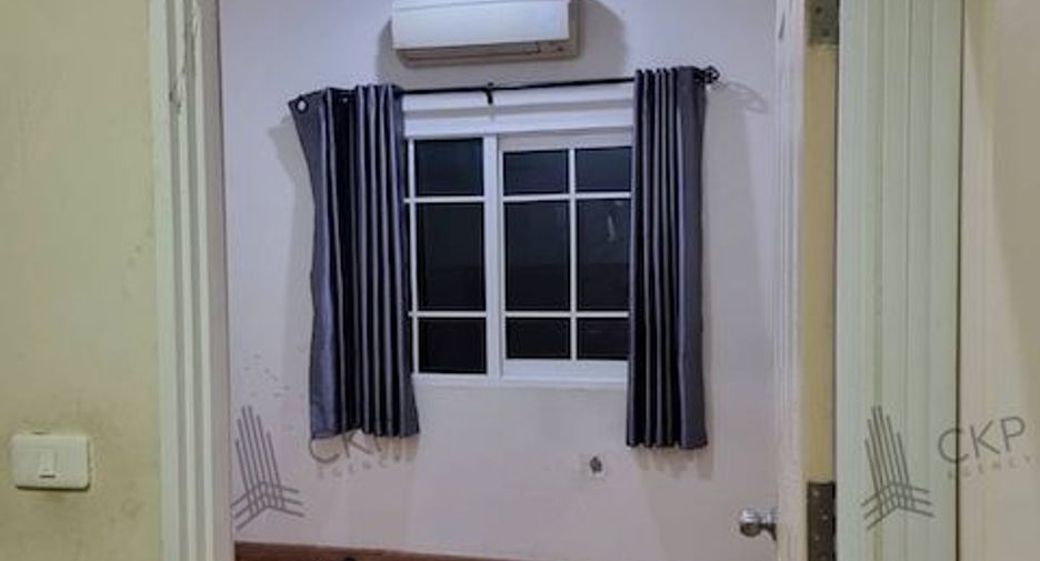 For sale 4 bedrooms house in Mueang Nonthaburi, Nonthaburi