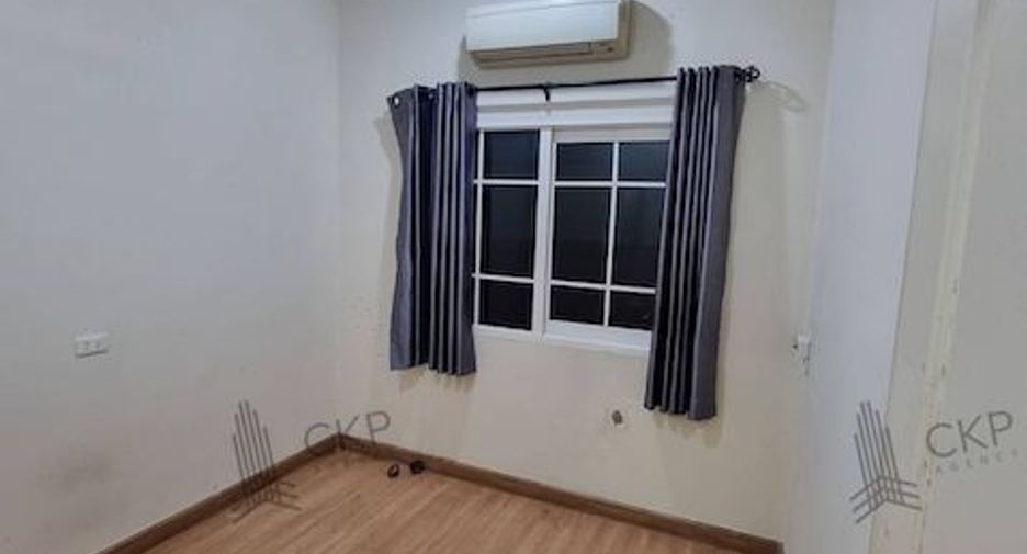 For sale 4 bedrooms house in Mueang Nonthaburi, Nonthaburi