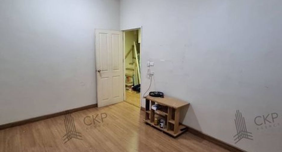 For sale 4 bedrooms house in Mueang Nonthaburi, Nonthaburi