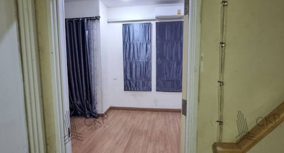 For sale 4 bedrooms house in Mueang Nonthaburi, Nonthaburi