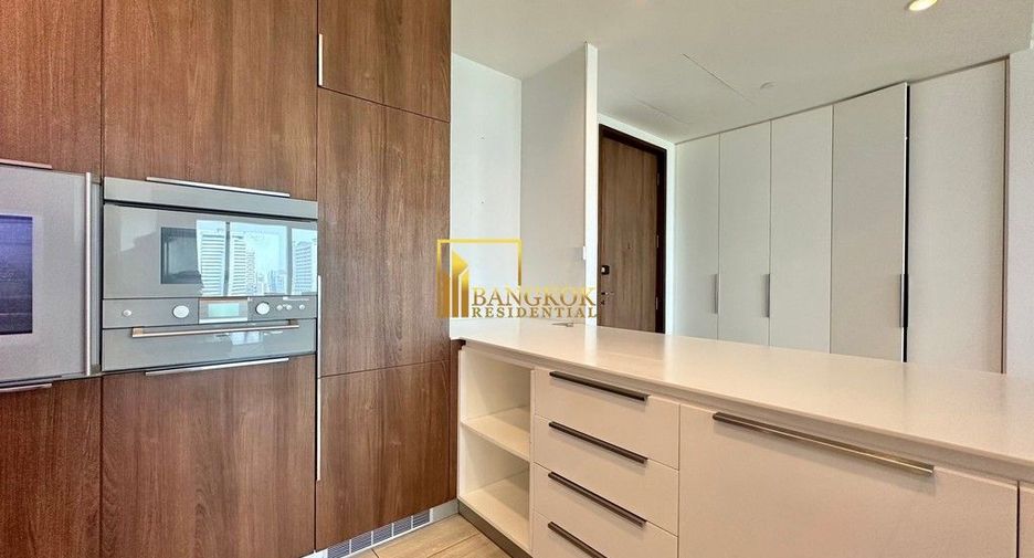 For rent 2 bedrooms condo in Pathum Wan, Bangkok