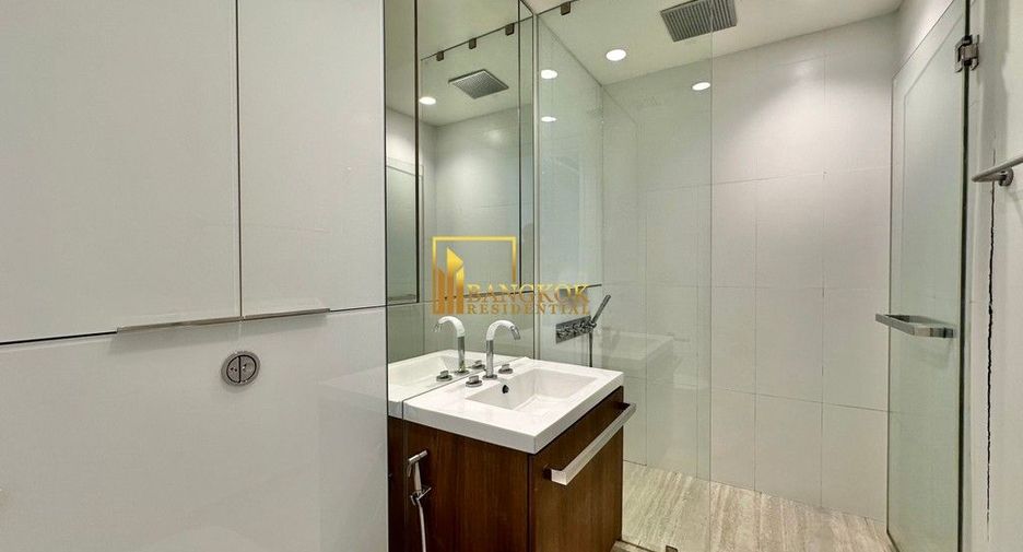 For rent 2 bedrooms condo in Pathum Wan, Bangkok