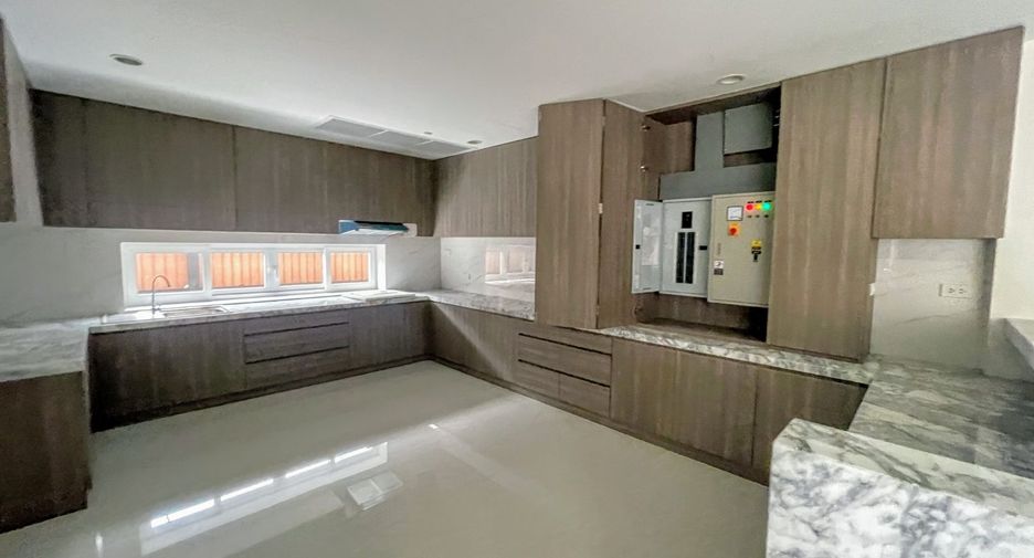 For sale 3 bedrooms house in Prawet, Bangkok