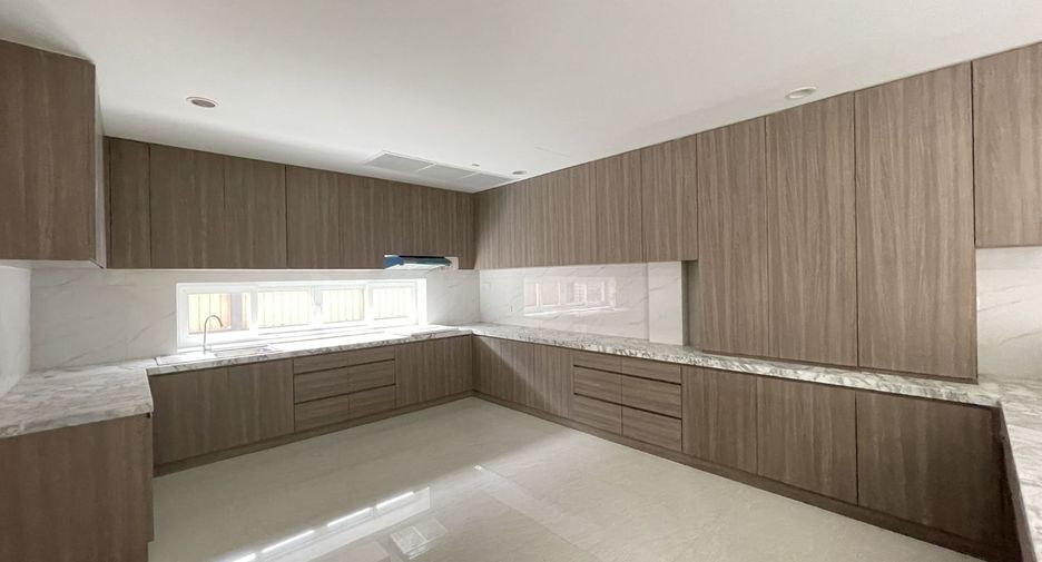 For sale 3 bedrooms house in Prawet, Bangkok
