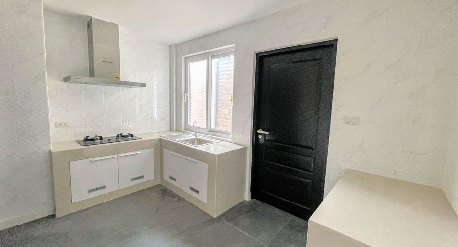 For sale 3 bedrooms house in Prawet, Bangkok