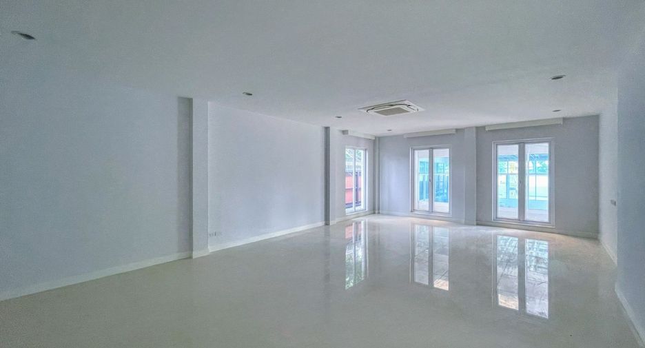 For sale 3 bedrooms house in Prawet, Bangkok