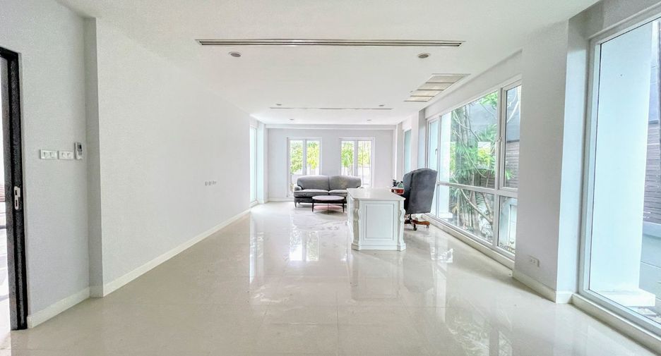 For sale 3 bedrooms house in Prawet, Bangkok