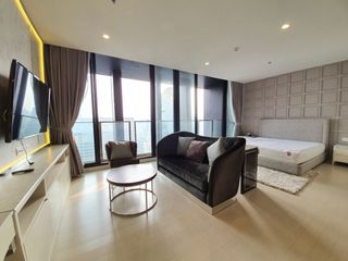 For rent 3 bedrooms condo in Pathum Wan, Bangkok
