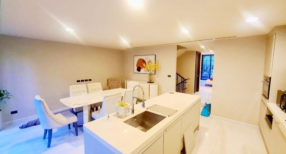 Haus zum Kauf mit 4 Zimmer in Watthana, Bangkok