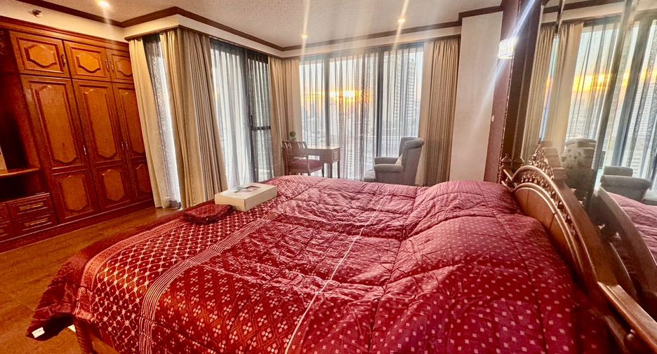 For rent 2 bedrooms condo in Khlong Toei, Bangkok