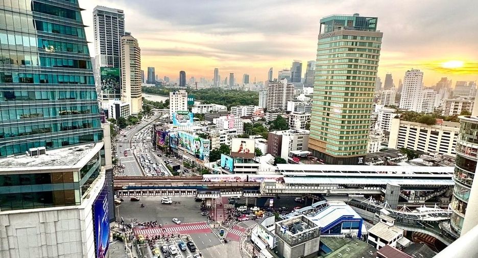 For rent 2 bedrooms condo in Khlong Toei, Bangkok