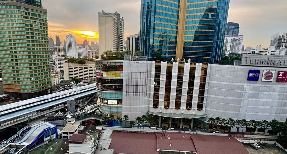 For rent 2 bedrooms condo in Khlong Toei, Bangkok