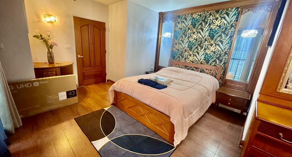 For rent 2 bedrooms condo in Khlong Toei, Bangkok