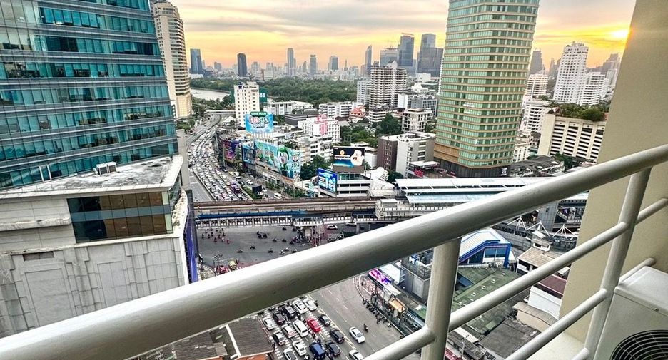 For rent 2 bedrooms condo in Khlong Toei, Bangkok