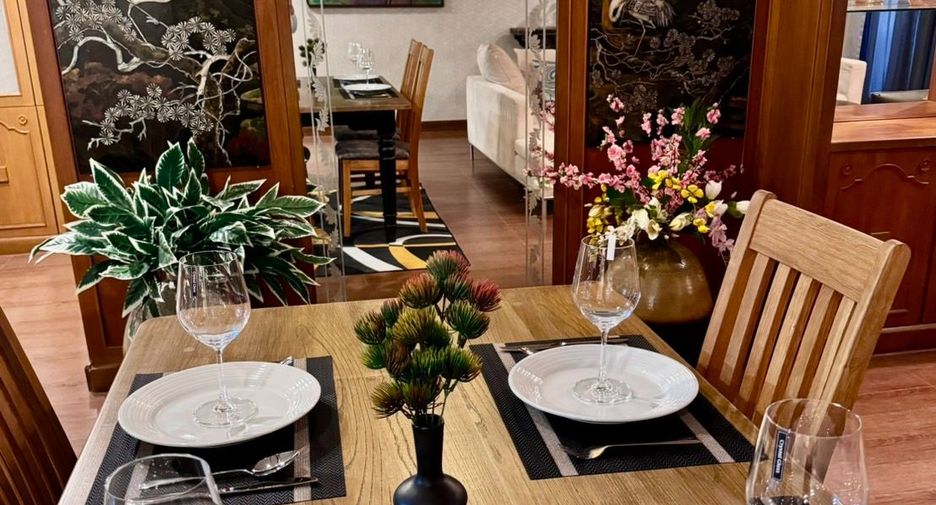 For rent 2 bedrooms condo in Khlong Toei, Bangkok