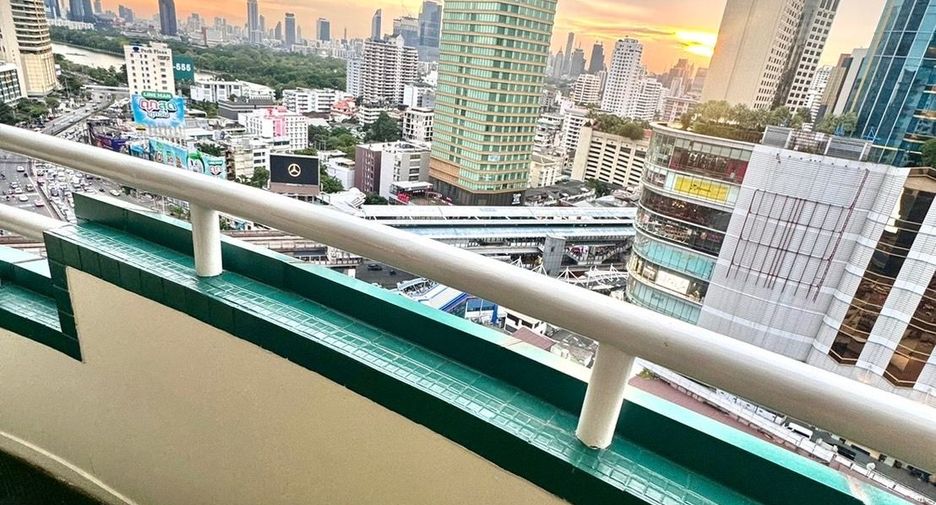 For rent 2 bedrooms condo in Khlong Toei, Bangkok